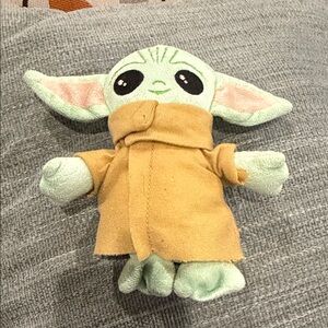 Disneyland Galaxy Edge - Yoda Plush Toy - Green with Brown Robe -  plush toy